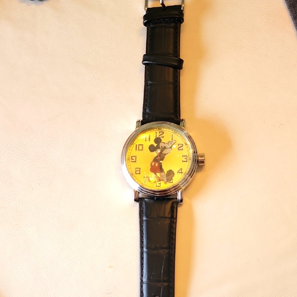 Vintage men's Mickey Mouse Watch with Black Strap
